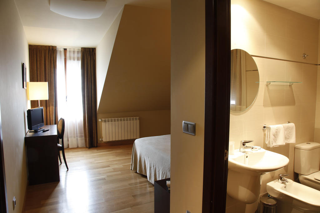Hotel Baltico Luarca Oda fotoğraf