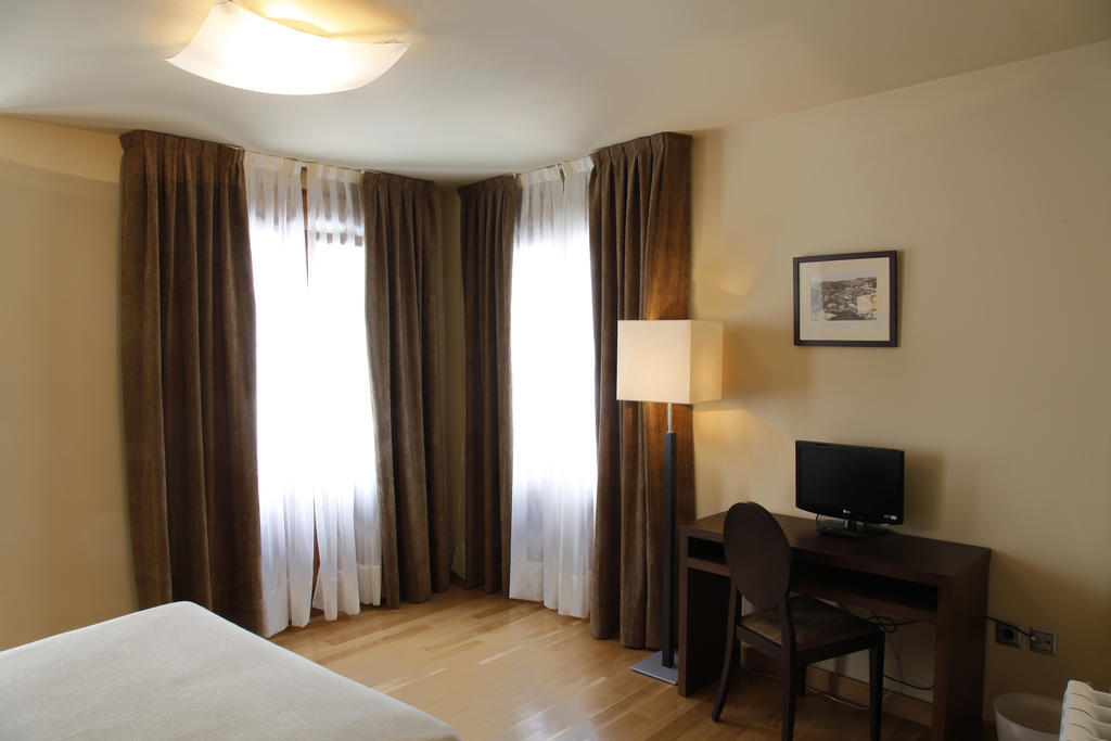 Hotel Baltico Luarca Oda fotoğraf